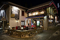 La Moraine Chamonix outside