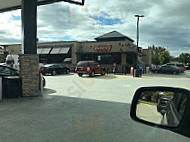 Mto Sheetz outside