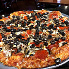 Me-n-ed's Pizza Parlor food