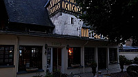 Hostellerie Du Lion D'or outside