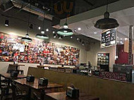 Mod Pizza inside