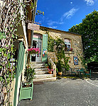 L'Ecole Buissonniere, Cafe des Arts outside