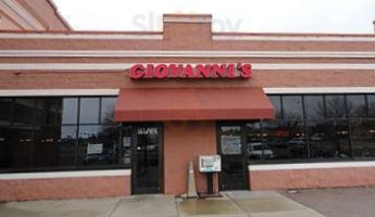 Giovanni's Pizza food