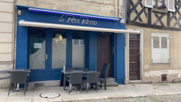 Le Petit Resto food