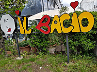 il Bacio outside