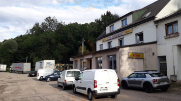 L'auberge De La Forêt outside