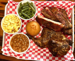 Tubby's Q And Smokehouse food