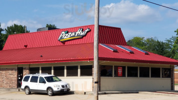 Pizza Hut outside