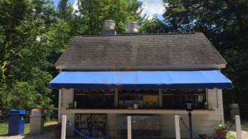 Clamp's Hamburger Stand outside