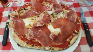 Pizzeria Mandarino food