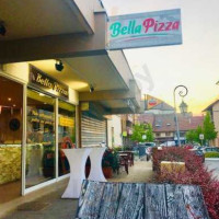 Bella Pizza outside