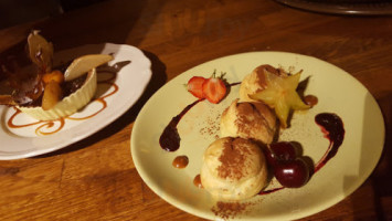 P'tit Resto L'assommoir inside