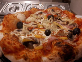 Tonino Pizzeria food