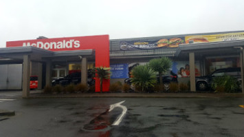 Mcdonald's New Lynn outside