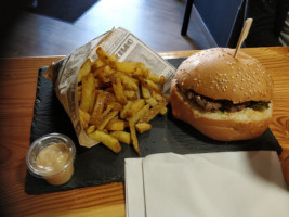 Beely Burger food