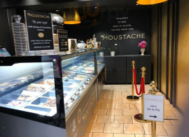 Moustache Artisan Glacier Saint Jean De Luz inside