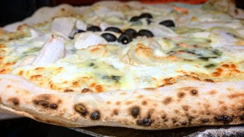 Saveurs Pizzas food