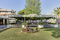 Le Bistrot Du Port Sarl outside