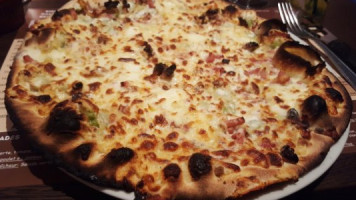 Tonton Pizz food