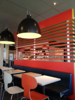 Mcdonald's Grandvilliers inside