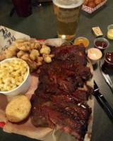 Lonny Boy's Bbq food