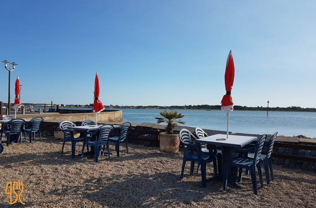 restaurant image