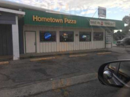 Hometown Pizza outside