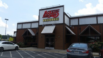 Logan's Road House outside