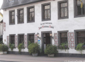 Zum Weissen Ross · Historisches Wirtshaus outside