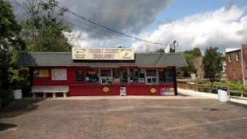 Cherry Street Creamery outside