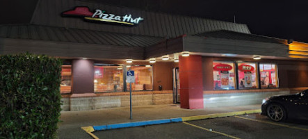 Pizza Hut Abbotsford outside