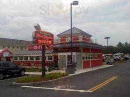 Miss Mendon Diner outside