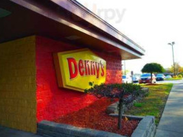 Denny's outside