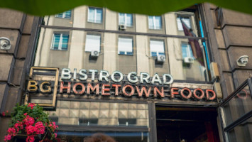 Bistro Grad Hometown Food outside