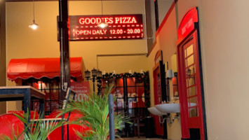 Goodies Pizza Malang outside