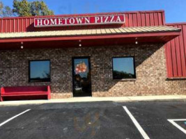 Hometown Pizza outside