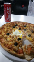 Red's Pizza food