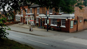 Red Lion Wybunbury outside