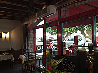 Le Bistrot D'antan inside