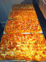 Capri's Pizza food