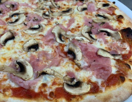 Pizza De Lago food