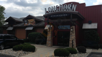 Long Horn Steakhouse outside