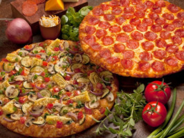 Round Table Pizza food