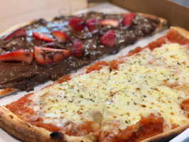 Sampa's Gourmet Pizza Co food