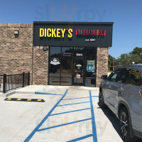 Dickey's Barbecue Pit outside