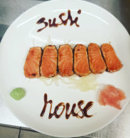 Sushi House food