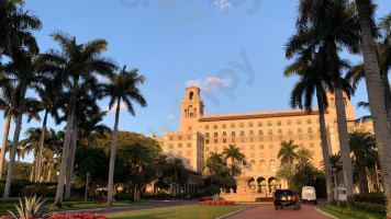 The Breakers News Gourmet outside