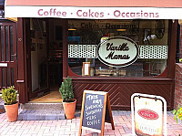 Vanilla Mamas outside