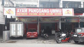 Ayam Panggang Ummu outside