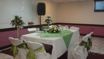 Oasis Recepciones food